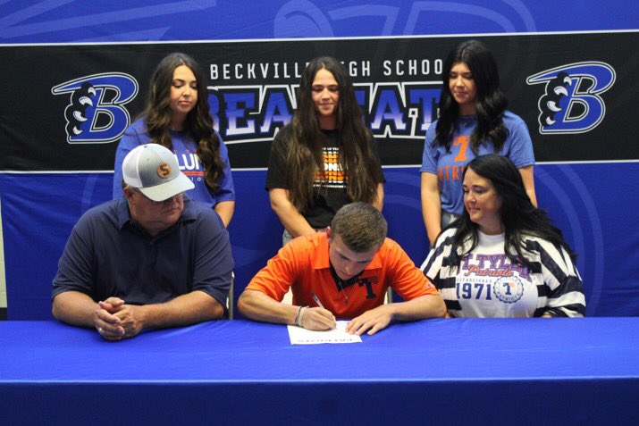 Beckville_Sport's tweet photo. Proud beyond words of this kid right here! @Karter_Jace43 signs to run track @UTT_XCTF ! So excited to see you at the next level! #wegotdudes #family #wit @PanolaWatchman @lnjsports https://t.co/wNO9djGzWo