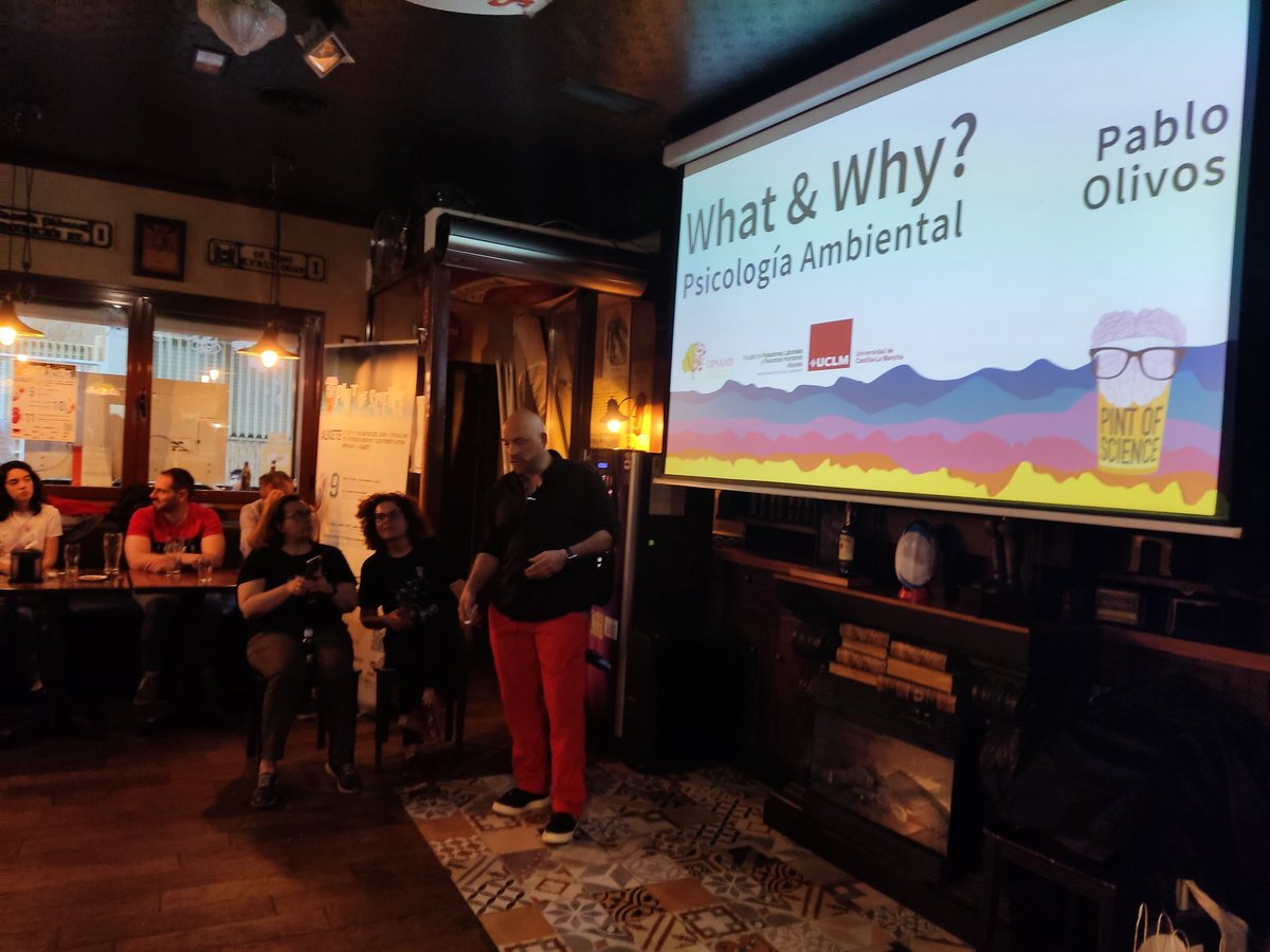 Fran_Jareno's tweet photo. Seguimos con "Nuestra Sociedad" con @PabloOlivos5 que nos habla sobre "Psicología Ambiental" @pintofscienceES en #Pint22ALB #Pint22CLM. @StPatricksAB @UCLMdivulga @ftaadcee_ab @esiiab @PopularLibros @PCTCLM @I3aUclm @AJIAlbacete @cribuclm #idine https://t.co/cC0cFR5Y0I