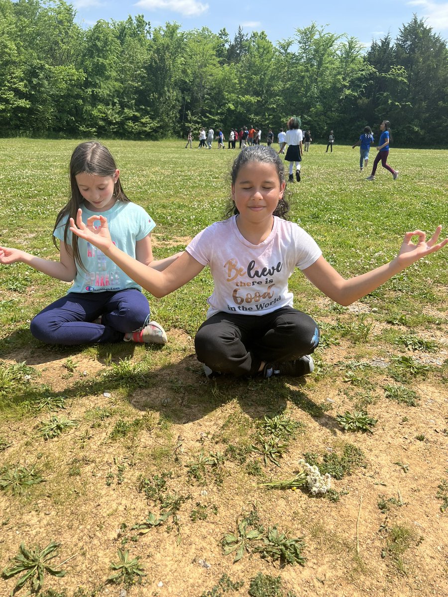 ThomasEdisonES's tweet photo. Girls in Ms. King's class took a break from playing tag to take some deep breaths for Tune-In To You Tuesday!!! @MNPS_kidshealth #MNPSWellnessWeek2022 #EdisonElementary #MNPSWellnessWeek2022 #tuneintoyoutuesday https://t.co/RbxoHVUa2m