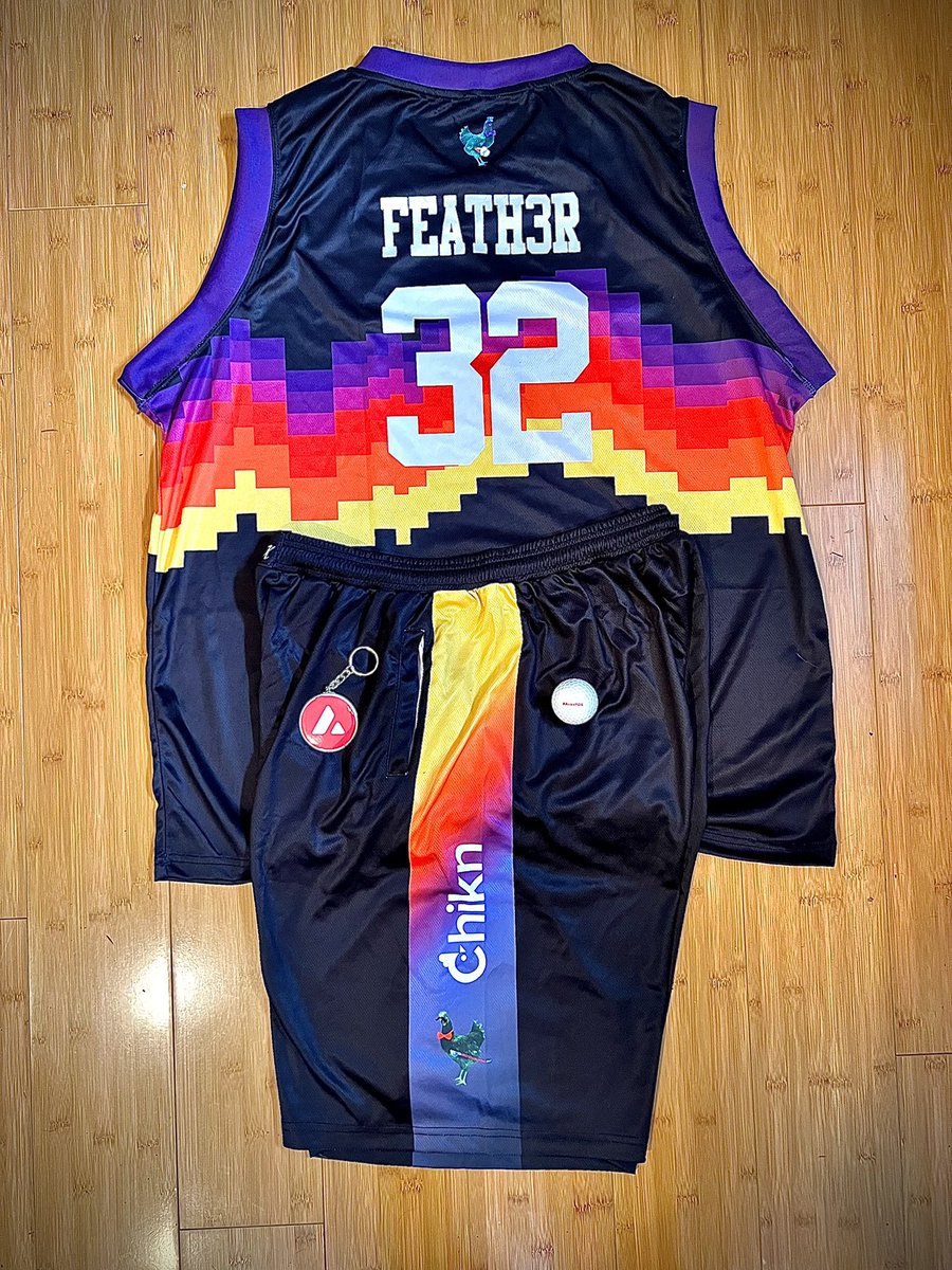 feath3r_eth's tweet photo. It’s official. @TheBallnChikn dropped the HEAT on me! Sounds like he’s still takin orders too. #BillWalton #Blazers77 #LaFamilia #TeamAVAX #AVAXPDX https://t.co/mxRYEGKx6P