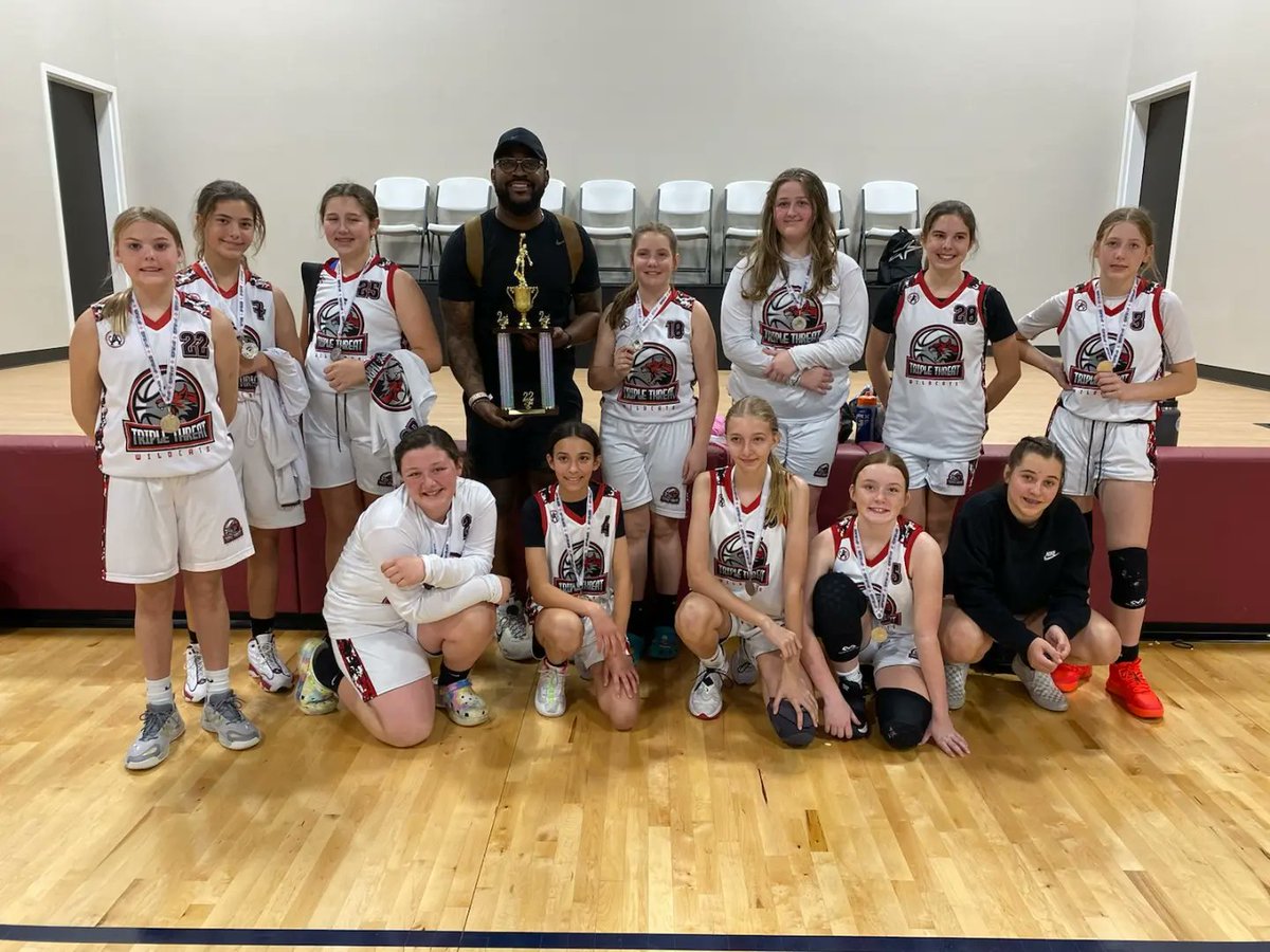 RMimsBasketball's tweet photo. Triple Threat Wildcat 6th grade ladies🖤 https://t.co/KbfYdXFOau