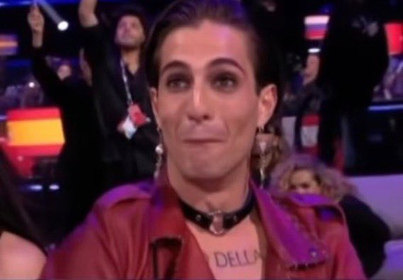 waleriasun's tweet photo. Se solo Laura urlasse “OOOOIIII OOOOOIIIII SONO UNA CONTADINA MA MI PIACE CANTARE CAZZO” #Eurovision https://t.co/tyZOIAOxt7