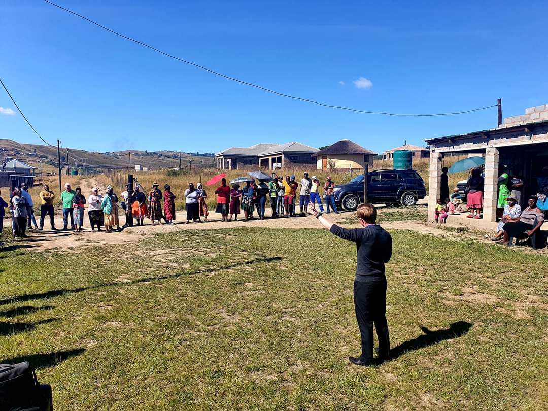MayorPappas's tweet photo. We continued to introduce  electrification projects to communities These projects include 50 new connections in Inguga West, 200 new connections in KaHaza in and 12 solar powered public mast lights in Zuzokuhle Informal Settlements. The combined value of the projects is R4.5 mil https://t.co/C59gualy9v