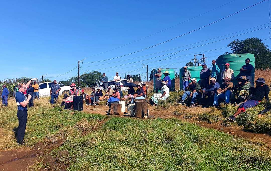MayorPappas's tweet photo. We continued to introduce  electrification projects to communities These projects include 50 new connections in Inguga West, 200 new connections in KaHaza in and 12 solar powered public mast lights in Zuzokuhle Informal Settlements. The combined value of the projects is R4.5 mil https://t.co/C59gualy9v