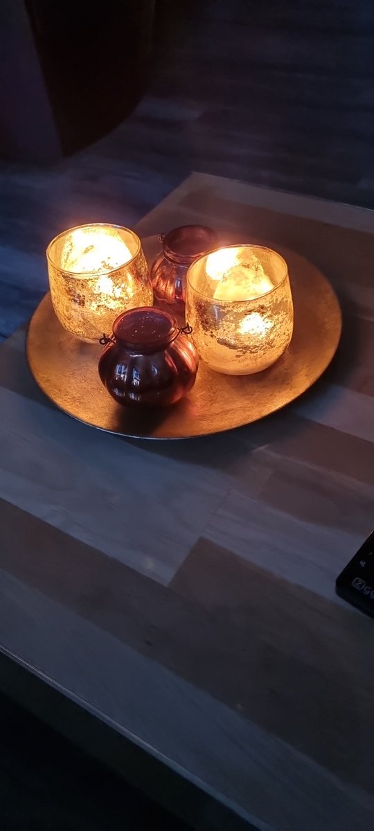 De Baarzen zonder stroom. Leve de waxinelichtjes