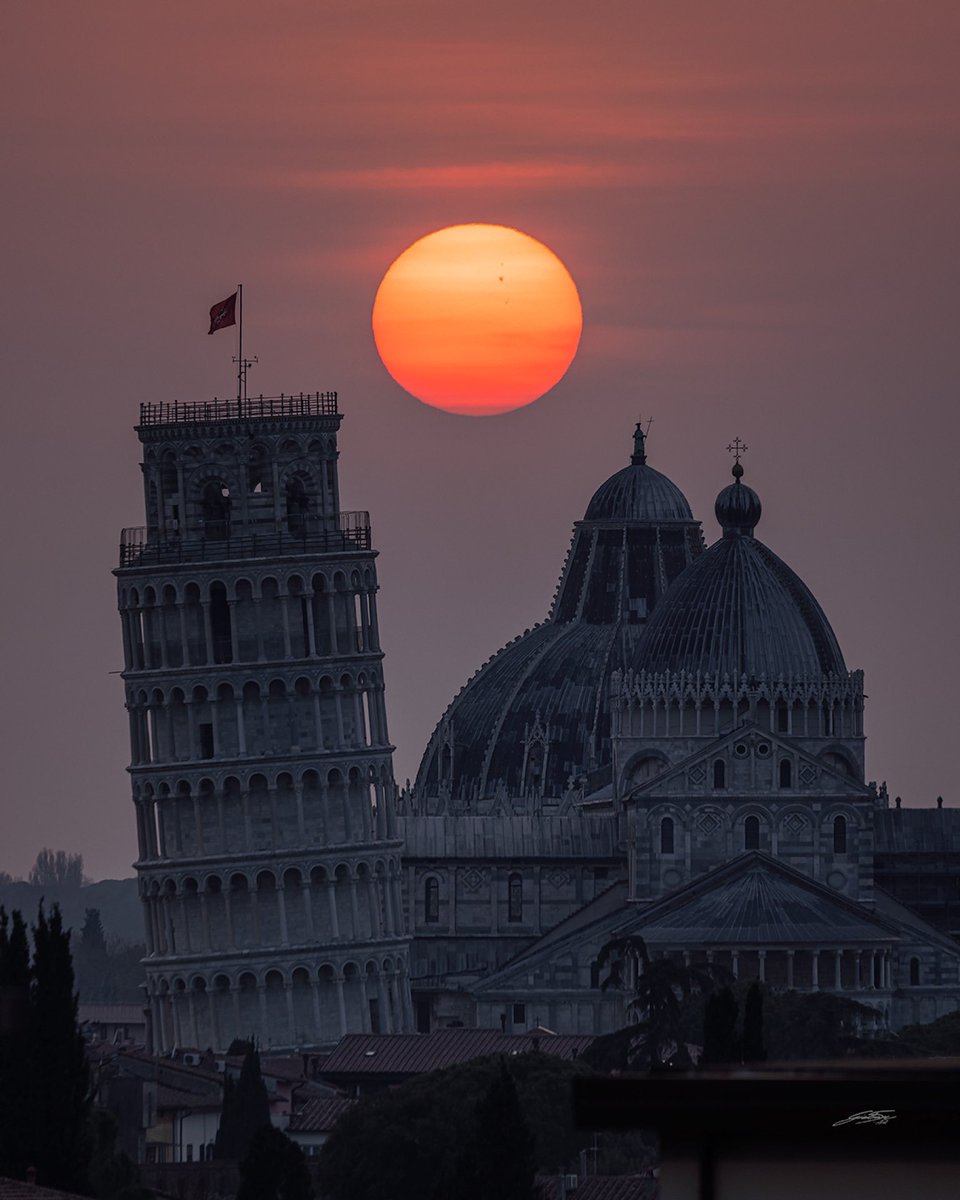 JamesLucasIT's tweet photo. la torre di pisa https://t.co/HlBgENbTRA