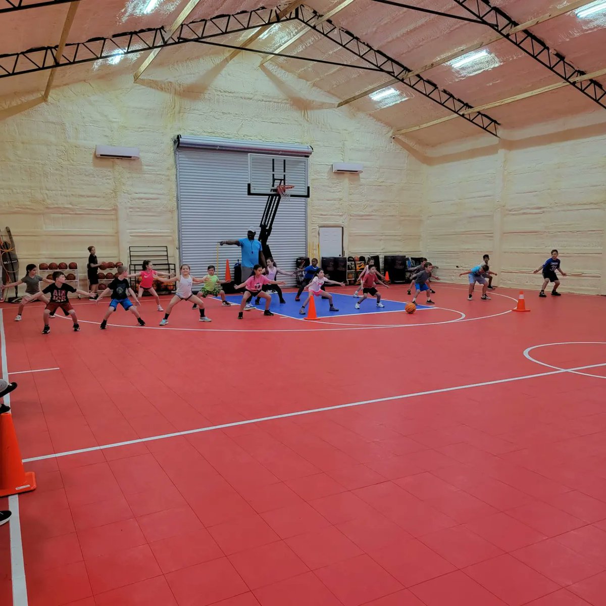 RMimsBasketball's tweet photo. Doing what I love 🖤 https://t.co/jchqMmrlD3