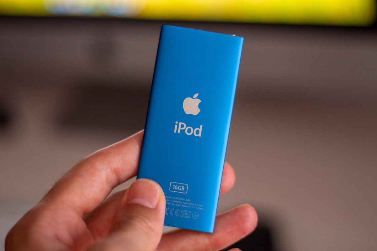 PabloAsekas's tweet photo. Fue mi primer producto de Apple, el que me introdujo a la compañía. Hoy Apple dice adiós a toda la familia de productos iPod, terminando con el último que estaba vivo, el iPod touch (el cual tuve de segunda y cuarta generación).
https://t.co/C8fWo3Gdl6 https://t.co/LtQeKVF0UH