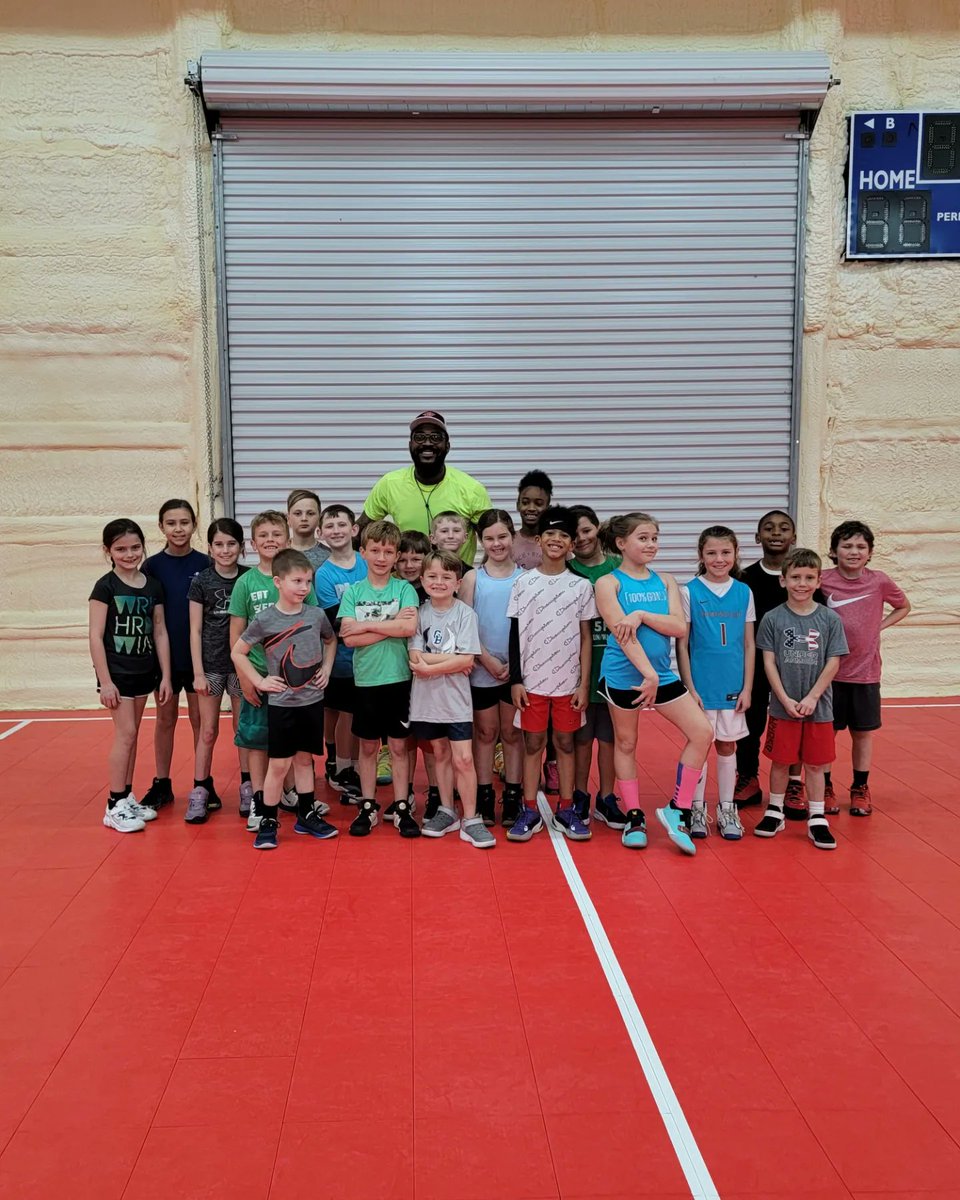 RMimsBasketball's tweet photo. Some of my babies!  This is what it is all about! 🏀 https://t.co/9xtY7tAHz4