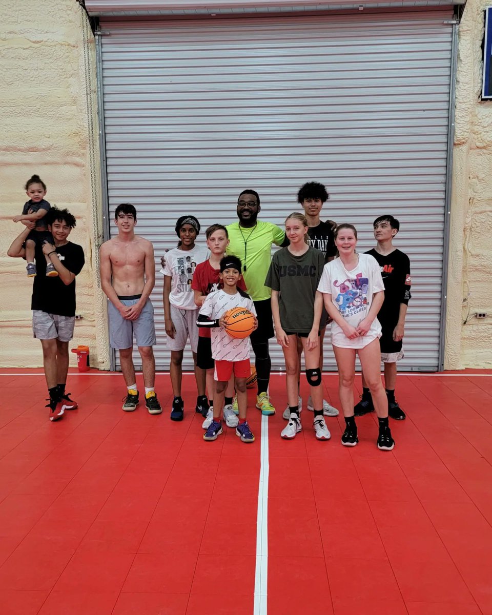 RMimsBasketball's tweet photo. Some of my babies!  This is what it is all about! 🏀 https://t.co/9xtY7tAHz4