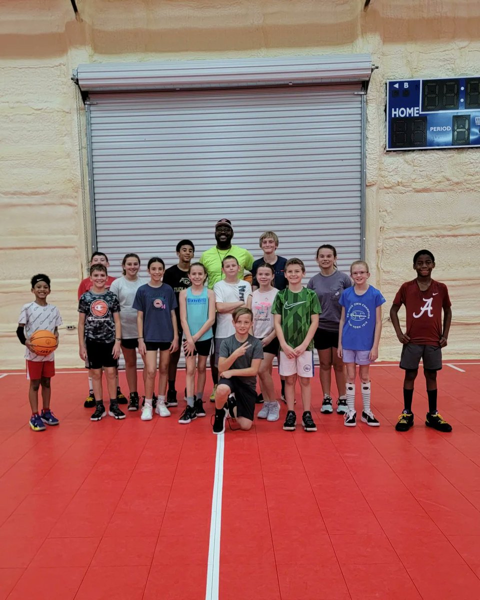 RMimsBasketball's tweet photo. Some of my babies!  This is what it is all about! 🏀 https://t.co/9xtY7tAHz4