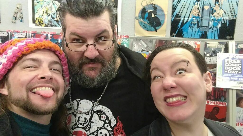 AdamTheAlien's tweet photo. A #selfie from Saturday with @theebrandx and @anakalypse. We only got to hit up Free Comic Book Day very briefly, but it was fun and now we have a lot of reading to do! #FreeComicBookDay #FCBD #Tacoma #Washington #AdamTheAlien #TheeBrandX #anakalypse #la… https://t.co/XmmoeKwB5j https://t.co/X3vXnXYsjC