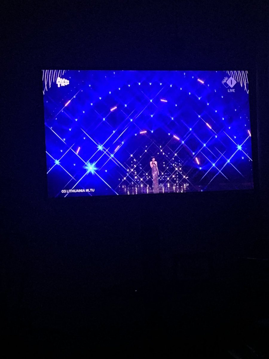 jopean's tweet photo. Litouwen in een woord Schitteremd! De jurk dan  #Eurovision https://t.co/FLCQ34XGdW