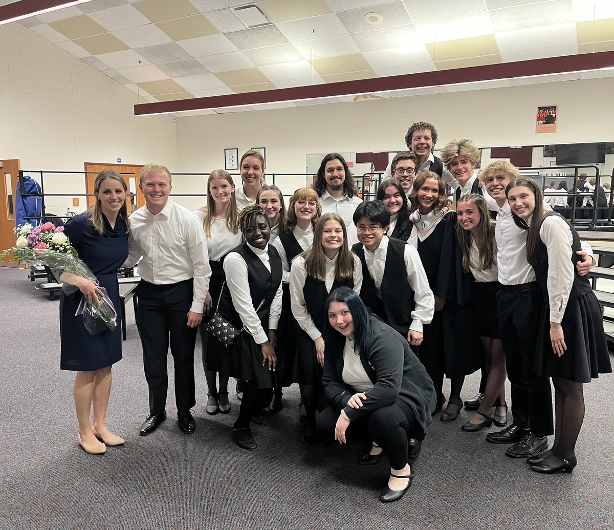 DCSChoirs's tweet photo. What a concert!🎼 Last night all the Hayes choirs performed their final concert of the year and did an outstanding job. We're going to miss all our seniors! https://t.co/qzQrGxbgdr