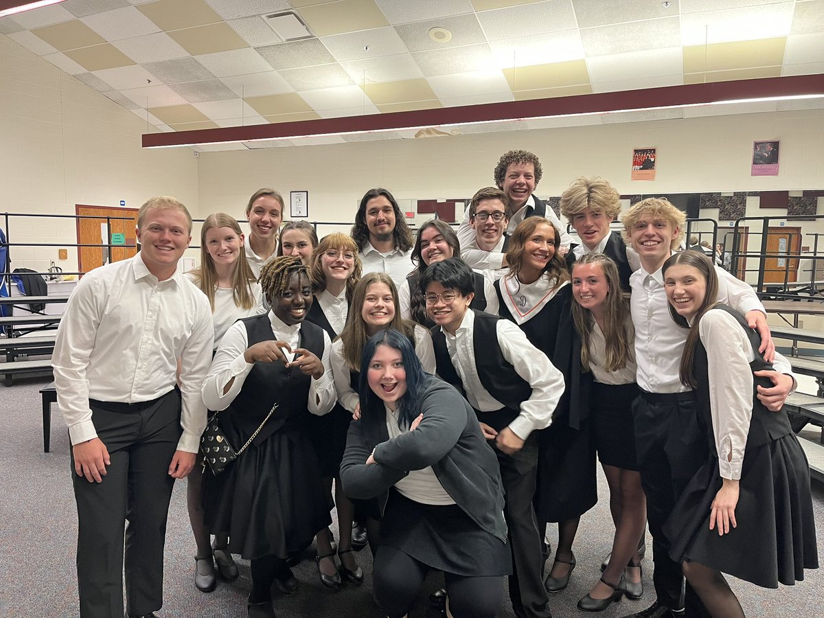 DCSChoirs's tweet photo. What a concert!🎼 Last night all the Hayes choirs performed their final concert of the year and did an outstanding job. We're going to miss all our seniors! https://t.co/qzQrGxbgdr