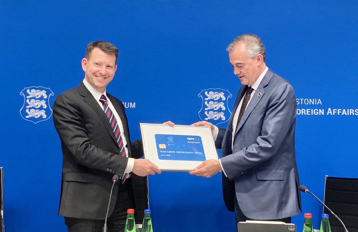 vseviov's tweet photo. Handing over the Team Europe Partnerships Portal to 🇪🇺 @EU_Commission - 🇪🇪-developed innovative solution to bring together the needs of partner countries with the solutions offered by 🇪🇺, leading to more effective development cooperation, and more bang for our bucks (Euros). https://t.co/mbTkqGN7Dt