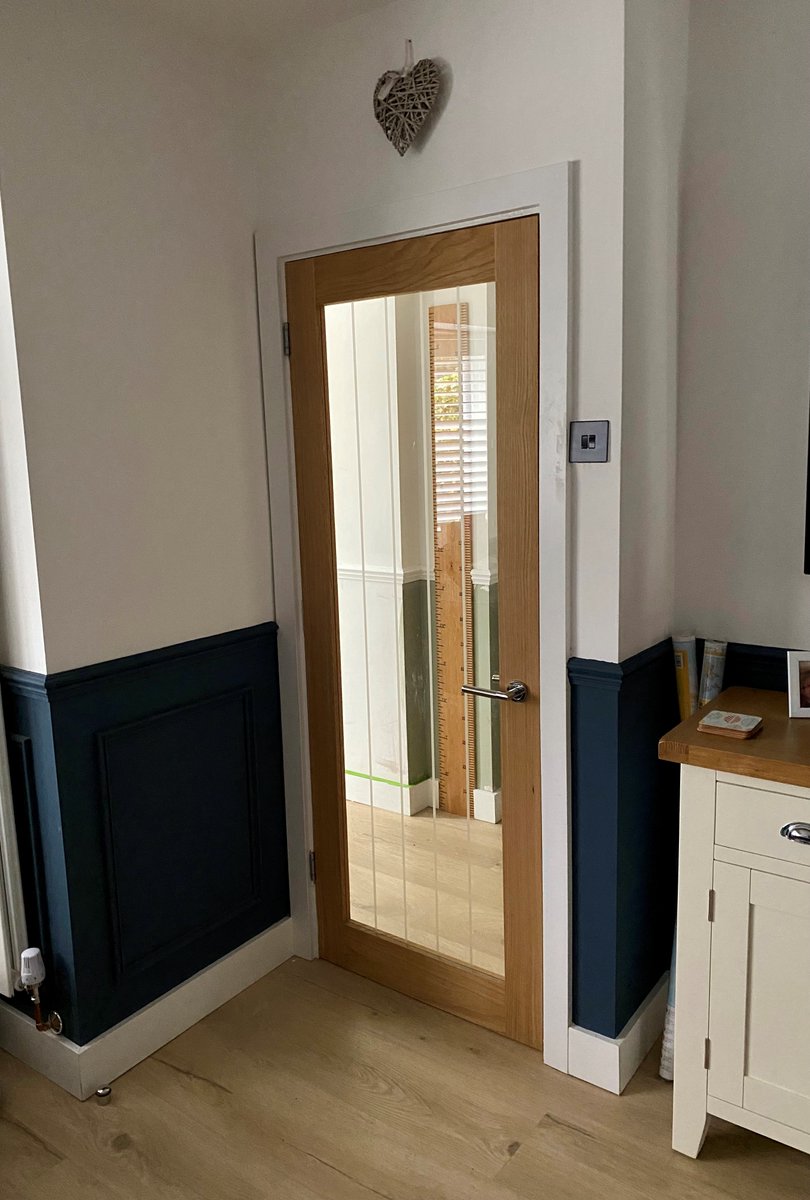 DoorsatH's tweet photo. Cottage Oak Glazed 1 Lite Door - £104 ex Vat!

- Free delivery when you buy 5 or more doors
- Toughened safety glass 
- Trimming the door - 7mm (sides), 25mm (bottom)

Shop here: https://t.co/eotHVF0q7M

#doors #oak #oakdoors #glazed #glazeddoors https://t.co/B8MhWistCM