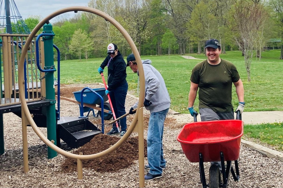 We want to extend our thanks to a great group from <a href="/TheCreekIndy/">The Creek</a> for helping us refresh the mulch-used playground at Southeastway Park!  With over 200 parks, we are always thankful for our incredible partners and volunteers who help keep our parks beautiful.