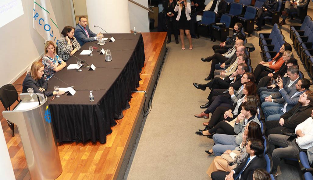 loliponcedeleon's tweet photo. Hoy presentamos la segunda edición del Programa Sembrando Redes Sociales, a través del cual se otorgarán 400 becas para que emprendedores de todo el país adquieran herramientas digitales y puedan manejar su negocio en el ámbito online. https://t.co/YdvXnsVAi2