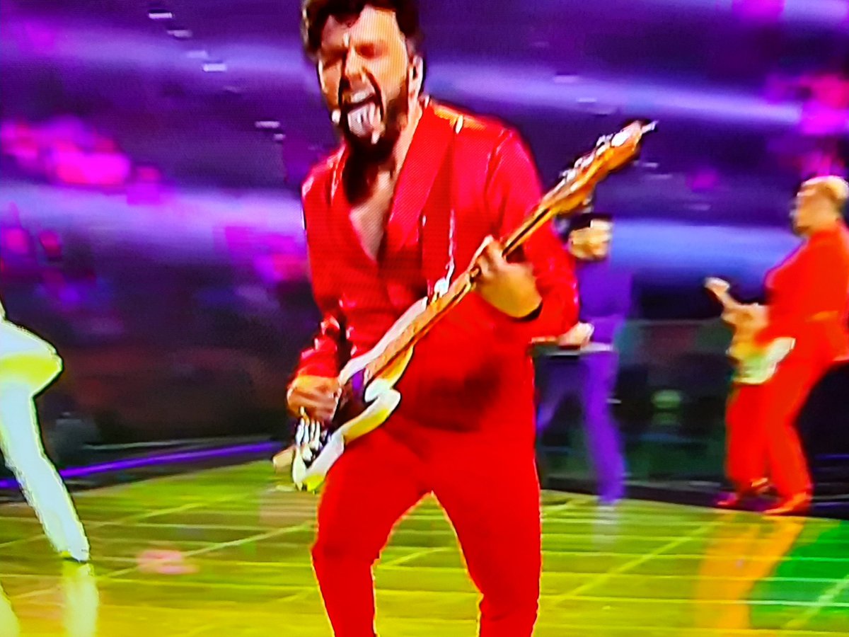BertholdWennink's tweet photo. Je speelt dan wel bas, maar Gene Simmons imiteren kan echt niet. #ESOC22 #LVA #EUROVISION #Eurovision #Eurovision2022 #ESOC2022 https://t.co/1RLLbVyZCW