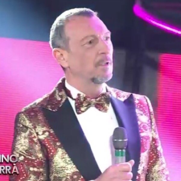 ansia_totale's tweet photo. Neanche 30 minuti e già si sono esibiti 4 cantanti 

#ESC2022 #ESCita #Eurovision https://t.co/BA9pr691o8