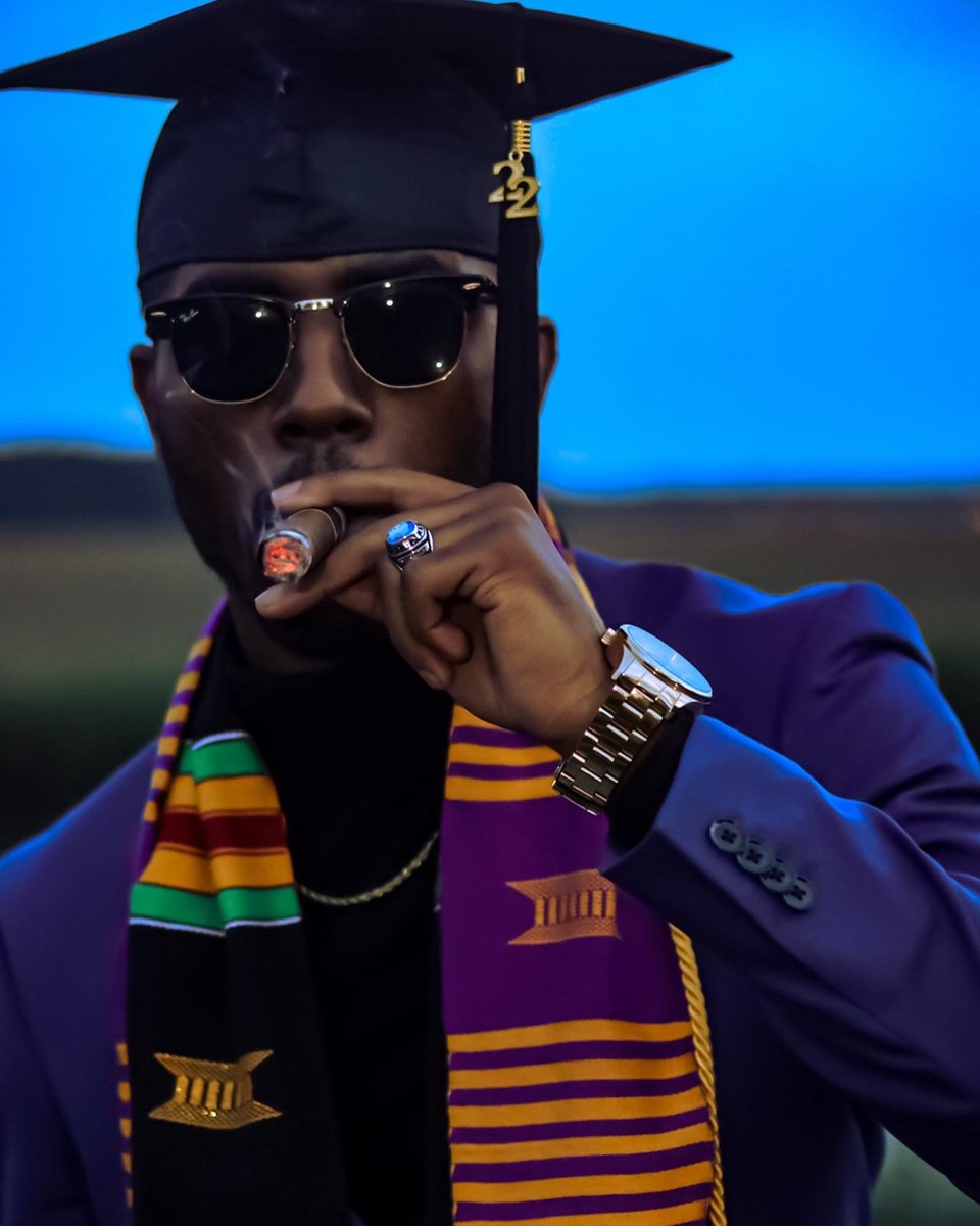 givoooooo's tweet photo. I'm turned up, can't turn me down, I made my mama proud🤞🏾
#Savannahstate #HBCUgrad #HBCUBUZZ #SSU22 #hbcupulse https://t.co/ngcgRX8TCP