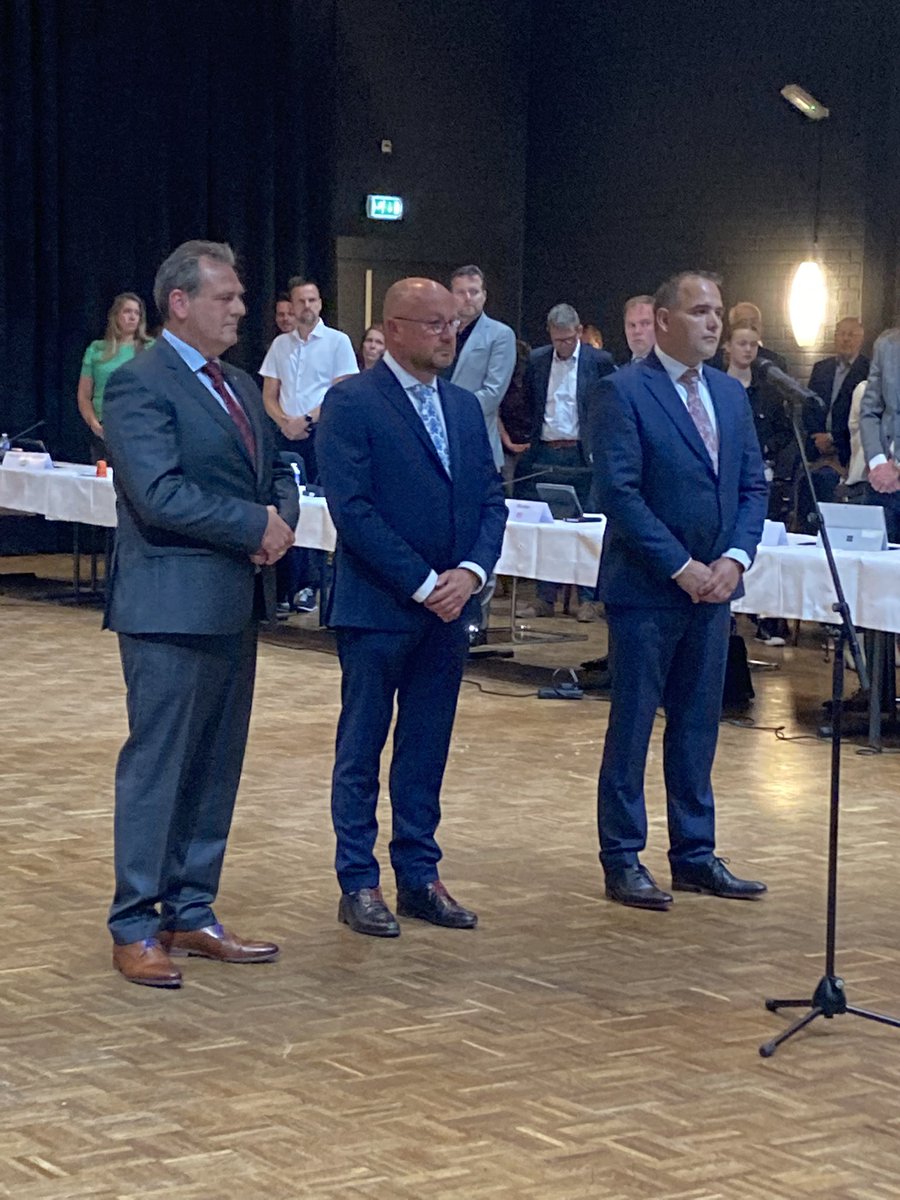 En zo is <a href="/RoeBijd/">Roelant Bijderwieden</a> geïnstalleerd als wethouder, samen met <a href="/TA_Spek/">Ton Spek</a> en <a href="/ceespaas/">Cees Paas</a>. Veel succes! 
Nu is de fractie aan jou @SjorsvanW 👊🏻 <a href="/VVDSld/">VVD Sliedrecht</a>