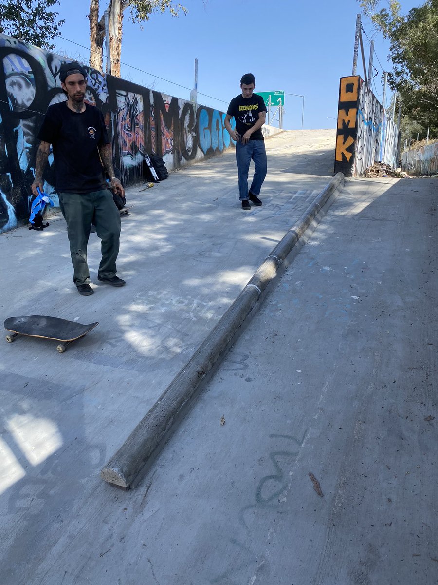 zack_dowdy's tweet photo. Made a Slappy Curb, it was dirty &amp; fun! #skatetwitter #skatediy #slappy https://t.co/1SERbjLc41
