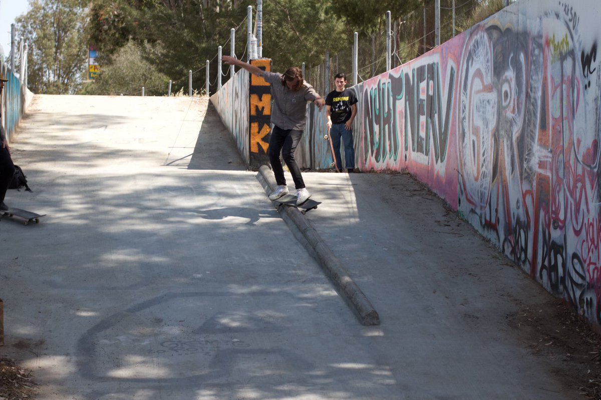 zack_dowdy's tweet photo. Made a Slappy Curb, it was dirty &amp; fun! #skatetwitter #skatediy #slappy https://t.co/1SERbjLc41
