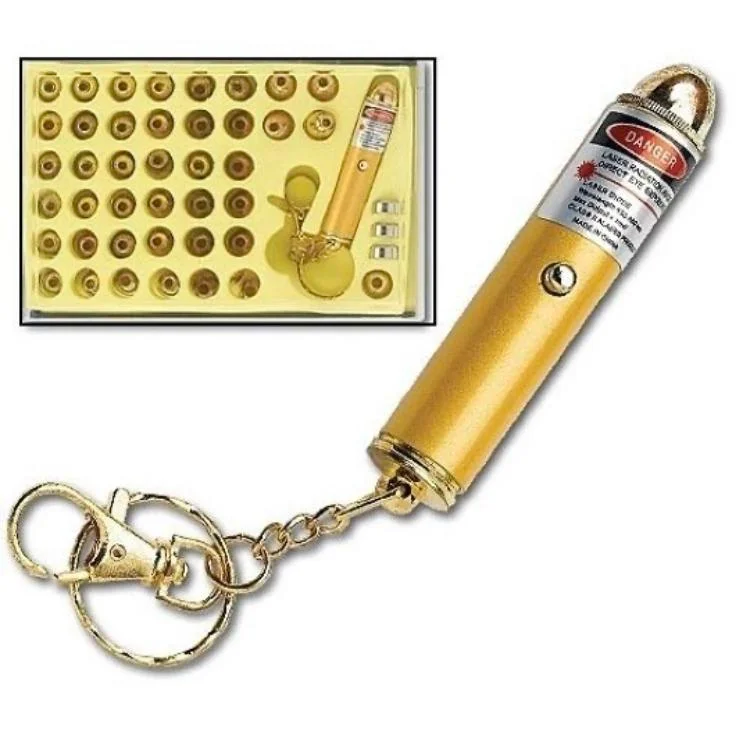ThijsVandepoele's tweet photo. Ik met m'n laserpen van de kermis op het gezicht van de leerkracht. #Eurovision #ESF2022 https://t.co/plDgJg3dzg