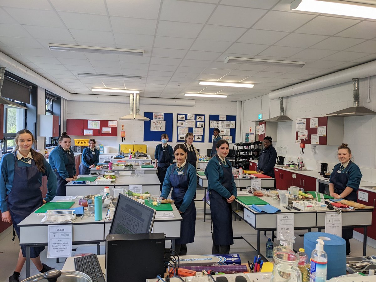 GCCHomeEc's tweet photo. @GCCcork 3rd yr #homeeconomics food literacy skills examination this wk; preparing, cooking &amp; serving dishes which demonstrate sustainability ie  food choices, seasonal ingredients, reducing food miles &amp; limiting food waste 😎 @CorkETB
#etb_sdgs @etvi #sdg4 #sdg12  #sdg14 https://t.co/2LK3l9MtOw