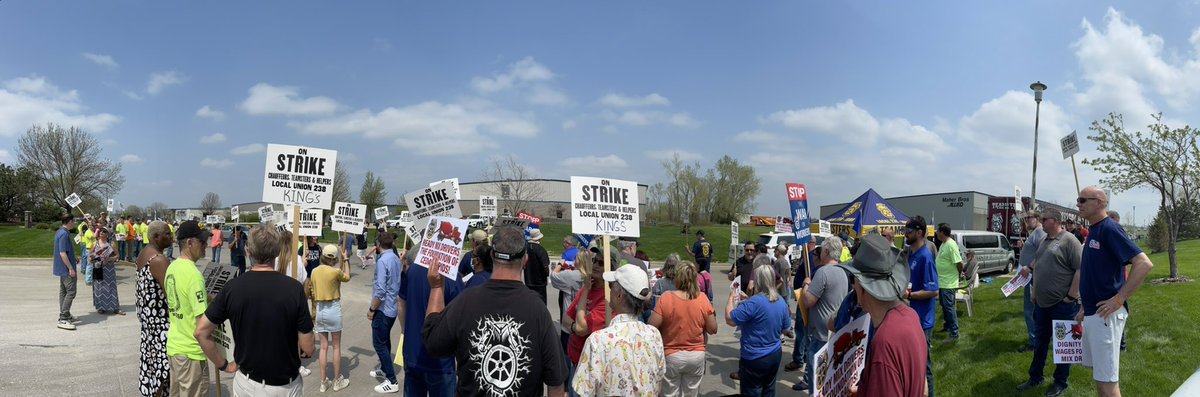 MDonahueforIA's tweet photo. Great rally today at King's Ready-Mix for @238Teamsters. Big turn out to support the cause. They want to get back to work-but they need a contract with a living wage.
I am a proud union member —and glad to spend my lunch with these hard working Iowans. #SupportUnions #VoteYourJob https://t.co/9XZMLMgwPy