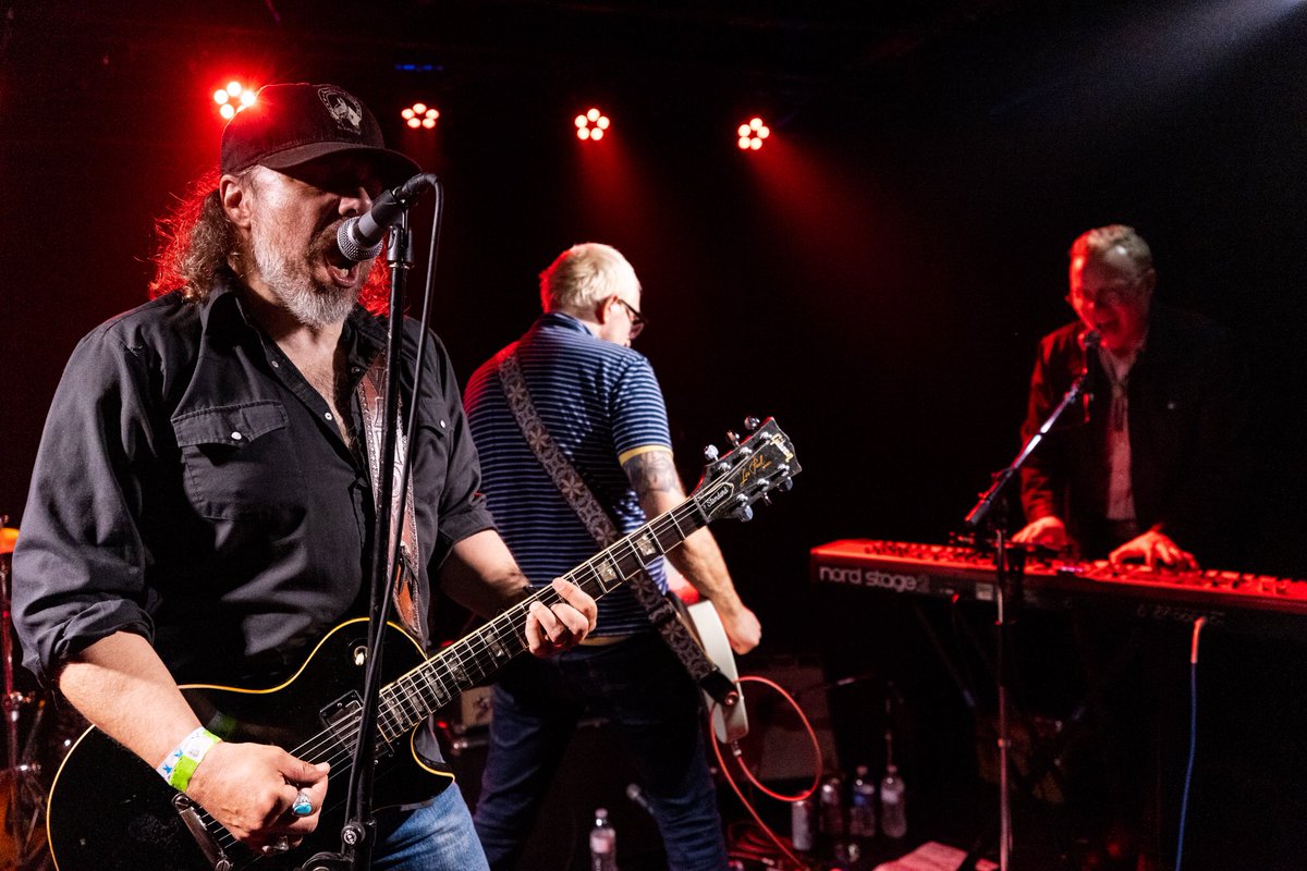 fantailmedia's tweet photo. A #jumpback to late last month with @Eleganza_band #InTheEntry on 4/29/22, 📷 for @FirstAvenue. #livemusicphotography #supportlivemusic #supportlocal #supportlivemusicvenues #Minneapolis https://t.co/9TUMCWKJHj