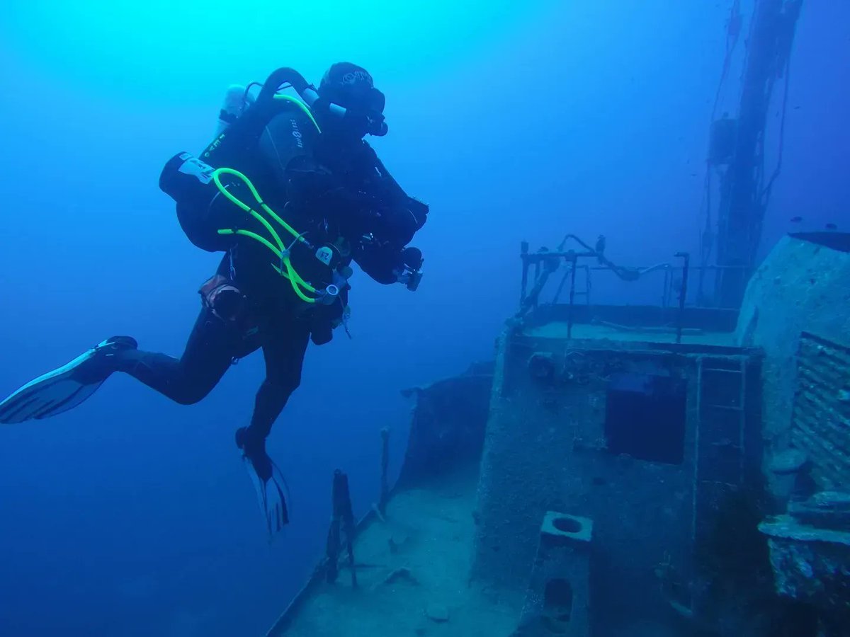 TheScubaNews's tweet photo. Exploring some rust with @revorebreathers and @tekdeepegypt 🤿⠀

📸 @DiveMedia 

Send us your underwater photos and we will share them with our followers with a credit to you 
⠀
#scuba #diving #scubadiving #egypt #redsea #techdiving #rebreathers https://t.co/cw0xzLOuci