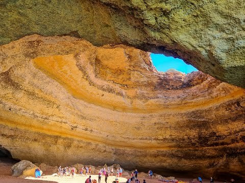 youtu.be/glSahH4_AzA Exploring the Algarve coast on a boat tour to the Benagil cave with kids during a family holiday in Portugal. Sail away with me from Portimao past coves that can only be reached by boat or a scramble down stairs, past golden cliffs and rocks shaped like …