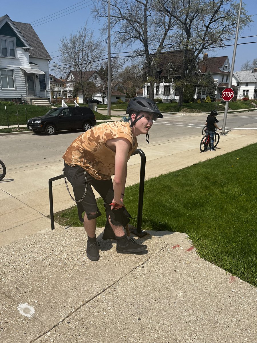 goelzg's tweet photo. At @DottkePBLHS, we are critical thinkers &amp; problem-solvers. Since we skipped from winter ❄️ to summer ☀️ in one day (😂), a student improvised before heading out for a bike ride. 🩳 ✂️ 
#wawmproud 
#Elevate https://t.co/inm3mV0jlE