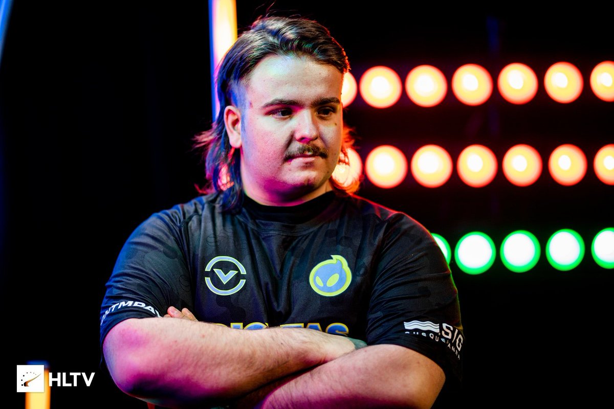 hallzerk tweet media