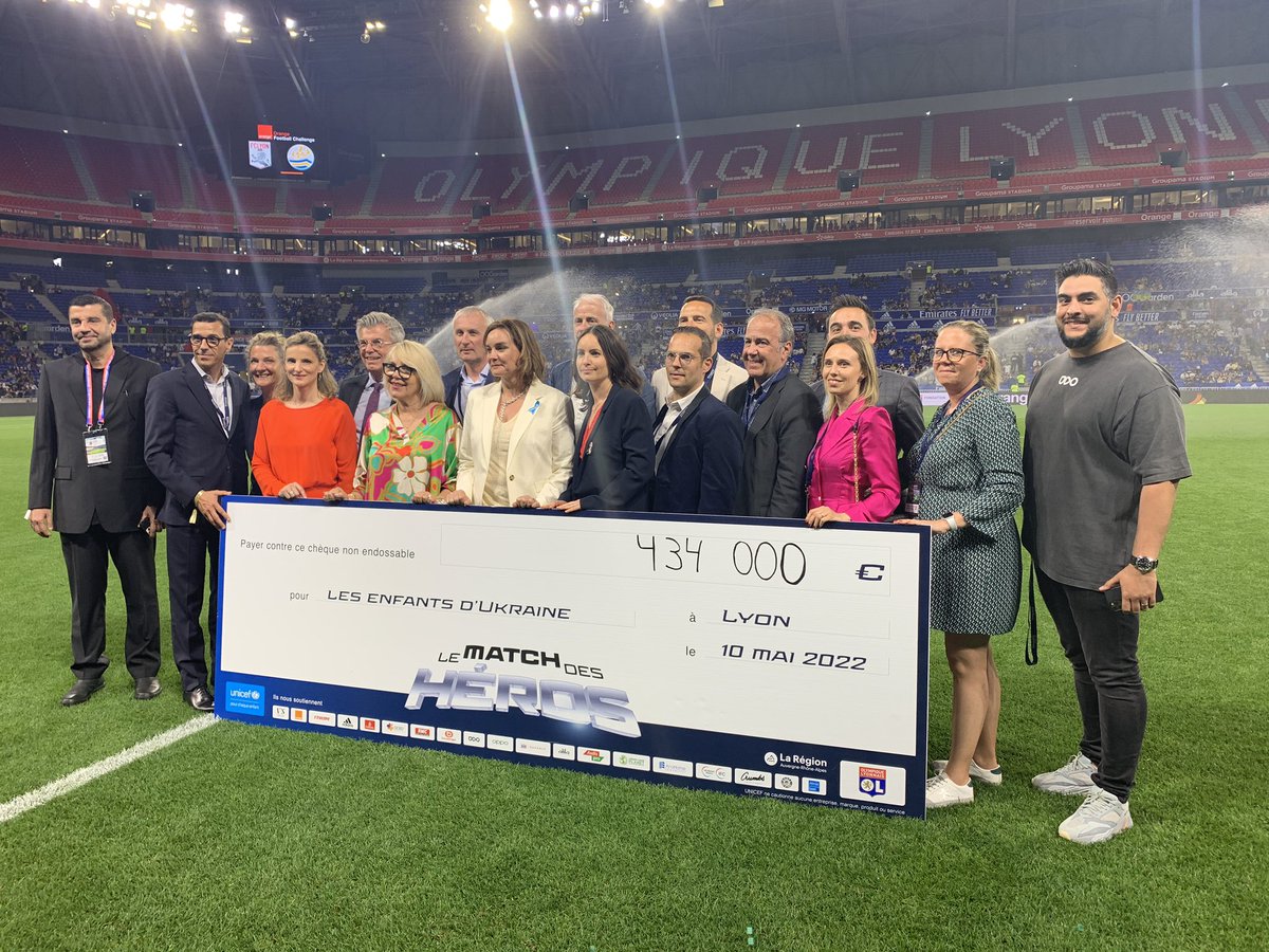 Un chèque de 4️⃣3️⃣4️⃣0️⃣0️⃣0️⃣ euros des partenaires vient d’être donné en faveur des enfants en Ukraine <a href="/UNICEF_france/">UNICEF France</a> 

#MatchDesHeros