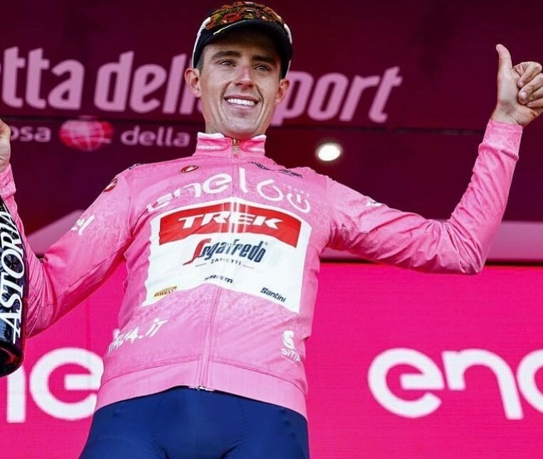 SANTINI_SMS's tweet photo. What a stage today!
.
@juanpelopez97 is the new GC leader!!! ๐คฉ ๐
.
.
#santinipeople #weareateam #treksegafredo #giro #etna #pinkjersey #gcleader #cycling #victory #trek #santini #santinicycling
.
๐ธ @sprintcycling https://t.co/wshAb4IIr5 https://t.co/7x4Aa0x2kz