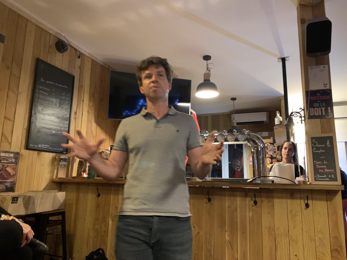 sophie_yvon's tweet photo. On accueille @rotundoneaddict de @EcoledePURPAN pour @pintofscienceFR qui nous parle des molécules olfactives du vin 🍷 ! 
Une dégustation arrive ! https://t.co/wbysT9z8we