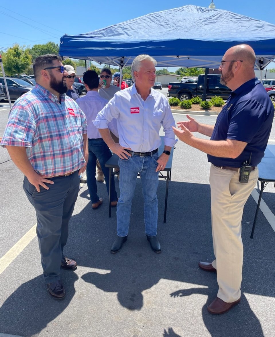 MikeCollinsGA's tweet photo. Y'all I'm out here working the streets like Nancy Pelosi works a liquor bottle. 

Team Overhaul will not be outworked. Big thanks to @MattRichardsGA for hosting us for lunch in Barrow County in between knocking doors! #gapol #GA10 https://t.co/WkE1yxTnVL