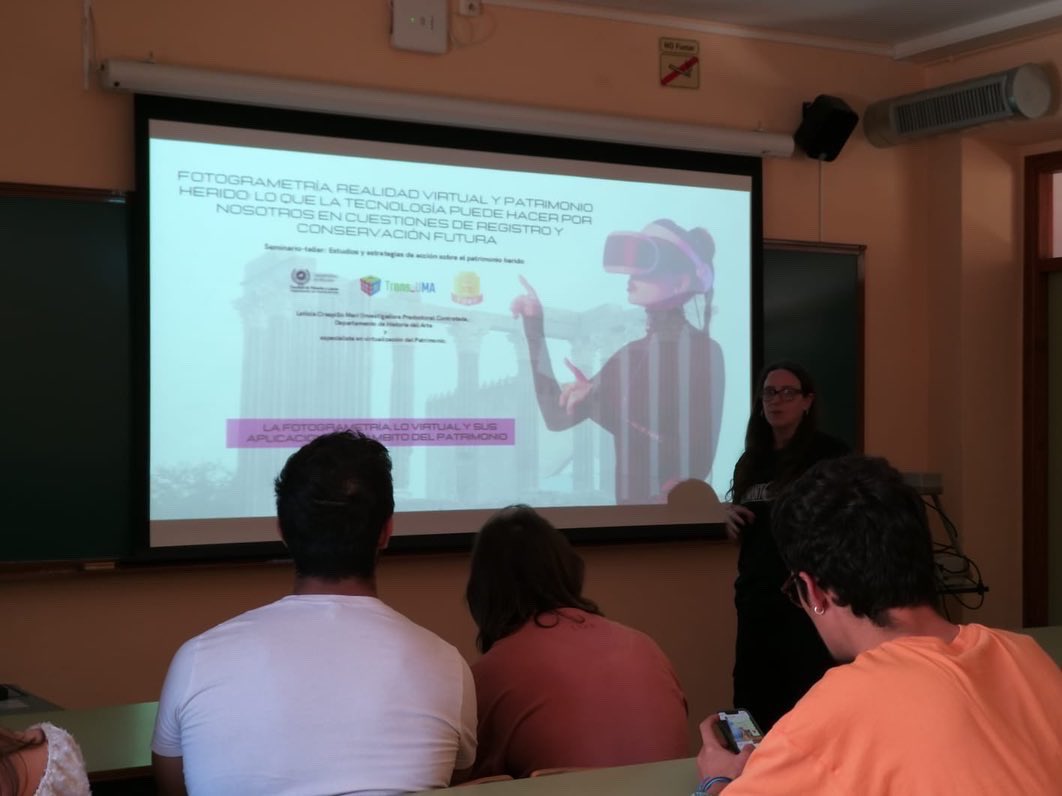 PtrimonioHerido's tweet photo. Hoy, la sesión del seminario ha estado a cargo de @Lety_Crespillo que ha enseñado al alumnado otras técnicas alternativas de conservación del patrimonio en clave digital. #Fotogrametría y #RealidadVirtual como complemento a los procedimientos tardicionales. https://t.co/Uwvjtvr7dM