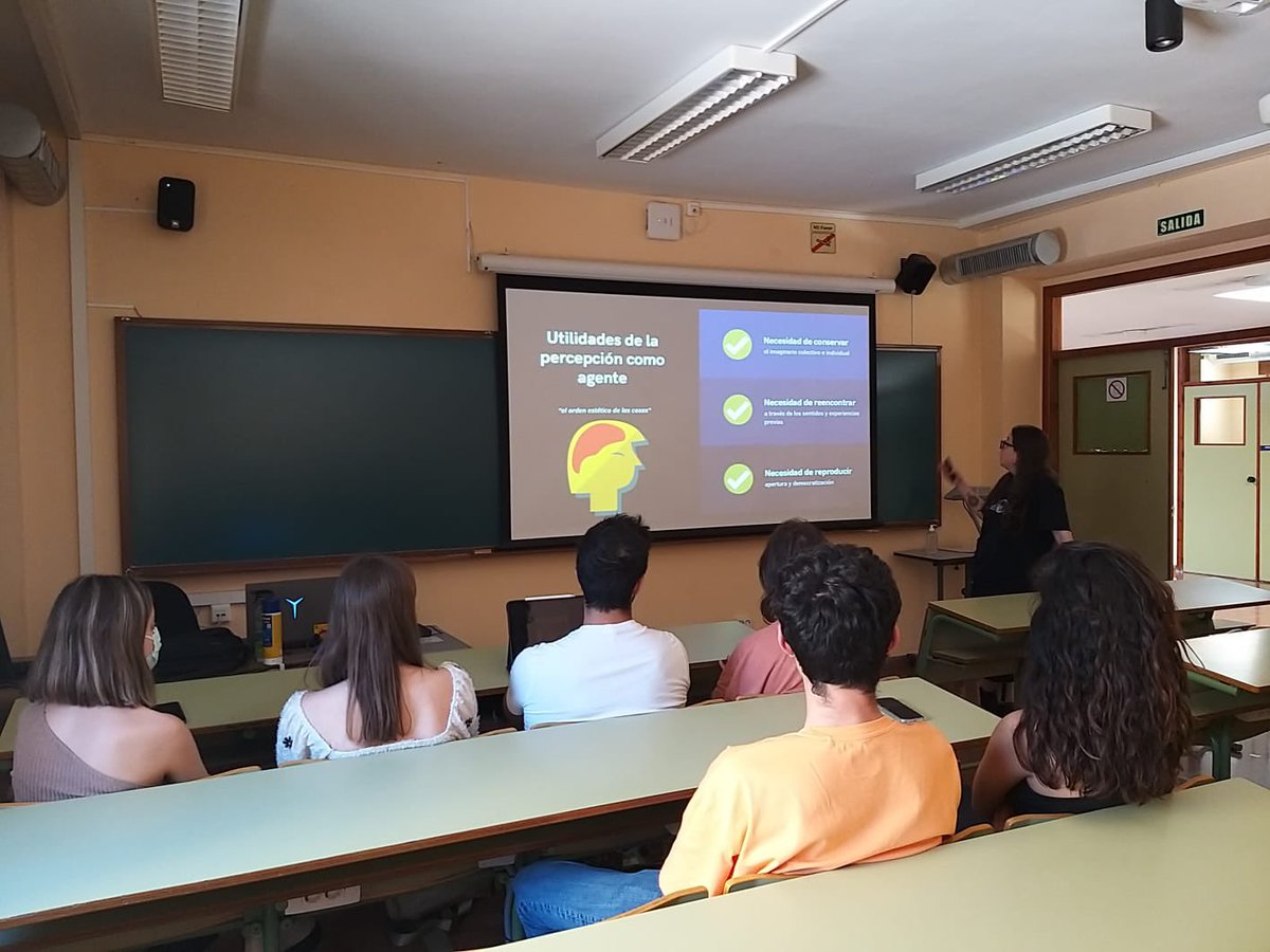 PtrimonioHerido's tweet photo. Hoy, la sesión del seminario ha estado a cargo de @Lety_Crespillo que ha enseñado al alumnado otras técnicas alternativas de conservación del patrimonio en clave digital. #Fotogrametría y #RealidadVirtual como complemento a los procedimientos tardicionales. https://t.co/Uwvjtvr7dM