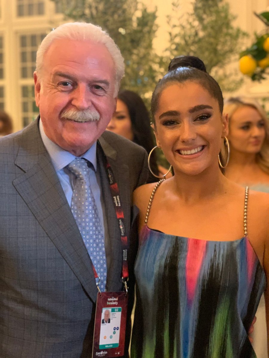 With our Brooke on the turquoise carpet

#EUROVISION 

<a href="/Brooke_Scullion/">Brooke</a> <a href="/RTElyricfm/">RTÉ lyric fm</a> <a href="/rte/">RTÉ</a>