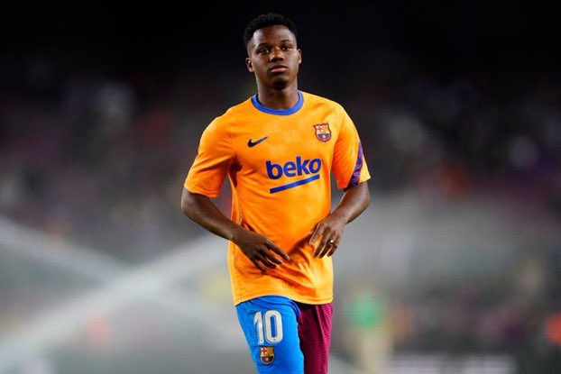 AnsuNewz's tweet photo. 📸 - Ansu Fati warming up against Celta Vigo. https://t.co/dNO3WQPl7H