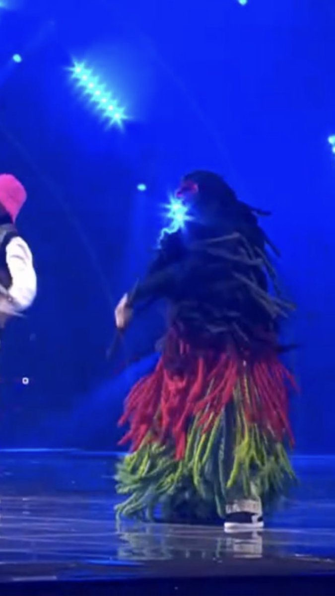 carlywtff's tweet photo. los flecos que lavan el coche:
#EuroSemi1 https://t.co/tYYDFZU4OQ