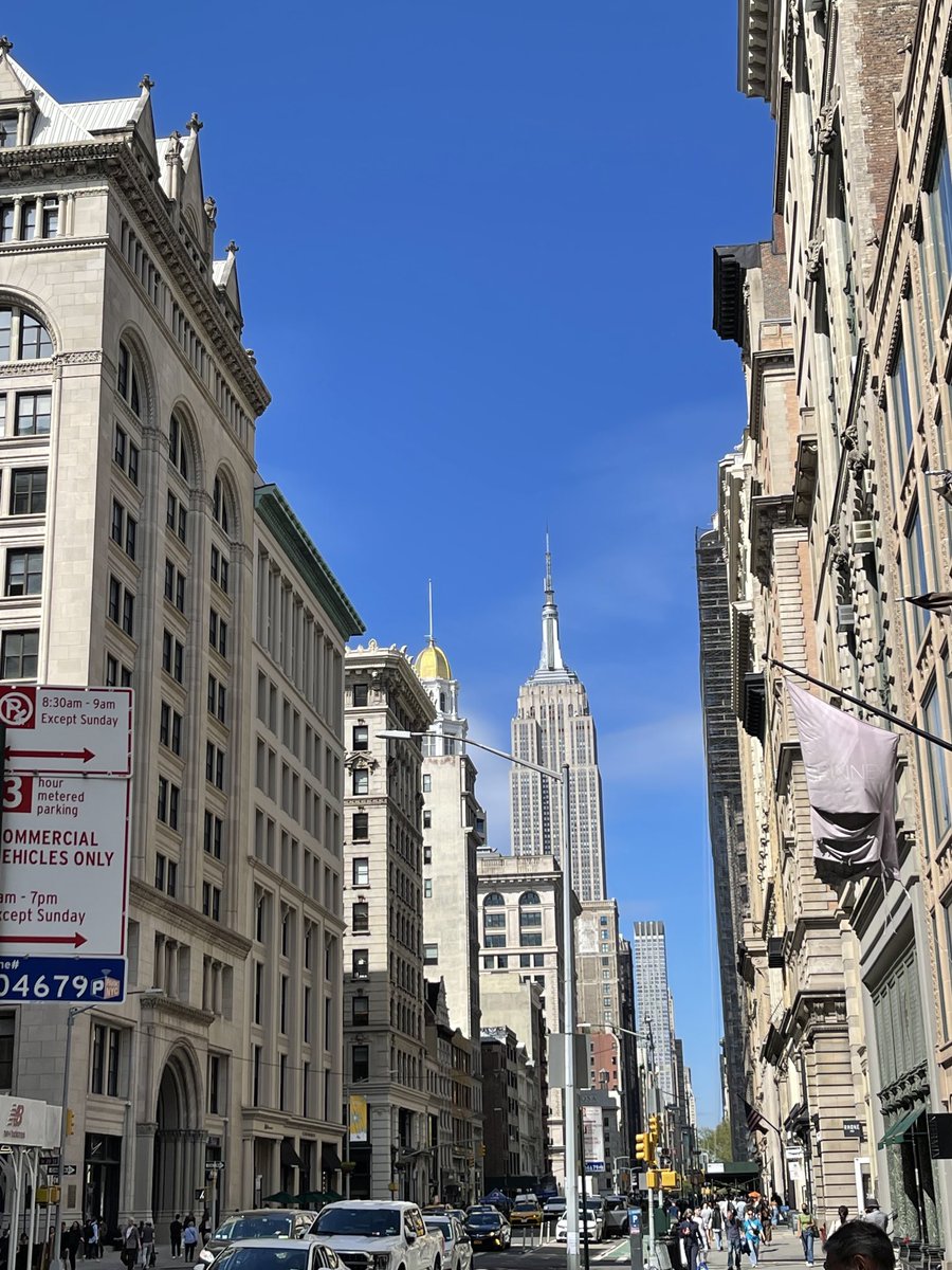 AnnaMariaChavez's tweet photo. Hola New York City! You are showing off today. 💕 Where are my #web3 buddies today? #InNyC https://t.co/Jj6aX9oAWM