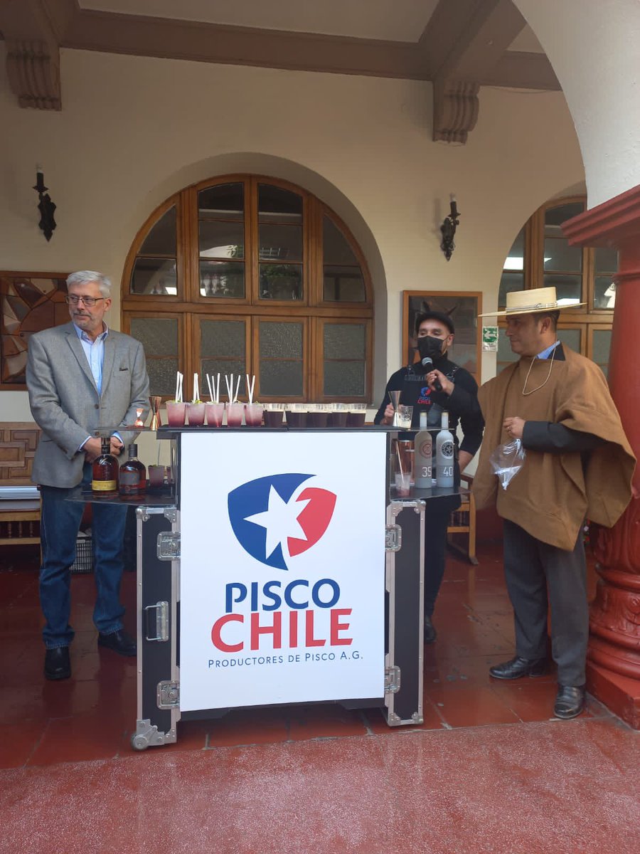 hernan_ahumada's tweet photo. Hoy gran conferencia de prensa junto a @DPRCoquimbo ,@piscochilecl , medios de comunicación. En el lanzamiento del día del Pisco a realizarse el sábado 14 desde las 12:00 hrs en la plaza de Pisco Elqui.❤️ Paihuano siempre apoyando nuestro producto nacional 💪🏼 https://t.co/o3roe2dIne