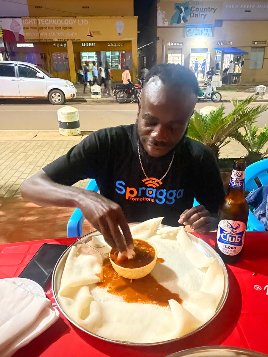Spraggapromo's tweet photo. Trying Out #EthiopianFood For Supper Before My @KSPHOTELGULU Boss Fly Me To Ethiopiaaa 🤗🤗
@TonyBazilo Giseburt & #KatieKilara Giseburt Thanks For The Treat!!
Cc: #OpenMicFestivalUG
Cc: #Redtibs #injerabread https://t.co/QJ092wzHB9