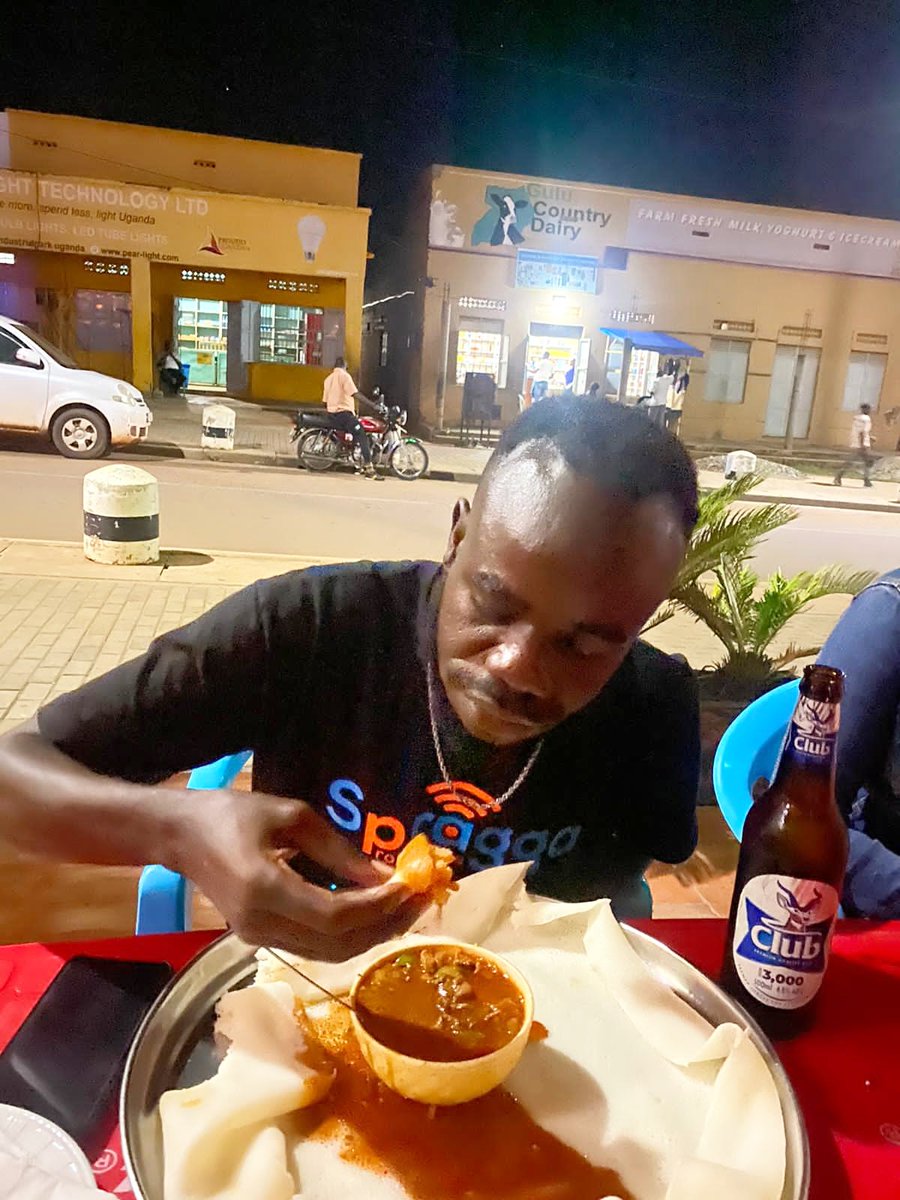 Spraggapromo's tweet photo. Trying Out #EthiopianFood For Supper Before My @KSPHOTELGULU Boss Fly Me To Ethiopiaaa 🤗🤗
@TonyBazilo Giseburt & #KatieKilara Giseburt Thanks For The Treat!!
Cc: #OpenMicFestivalUG
Cc: #Redtibs #injerabread https://t.co/QJ092wzHB9